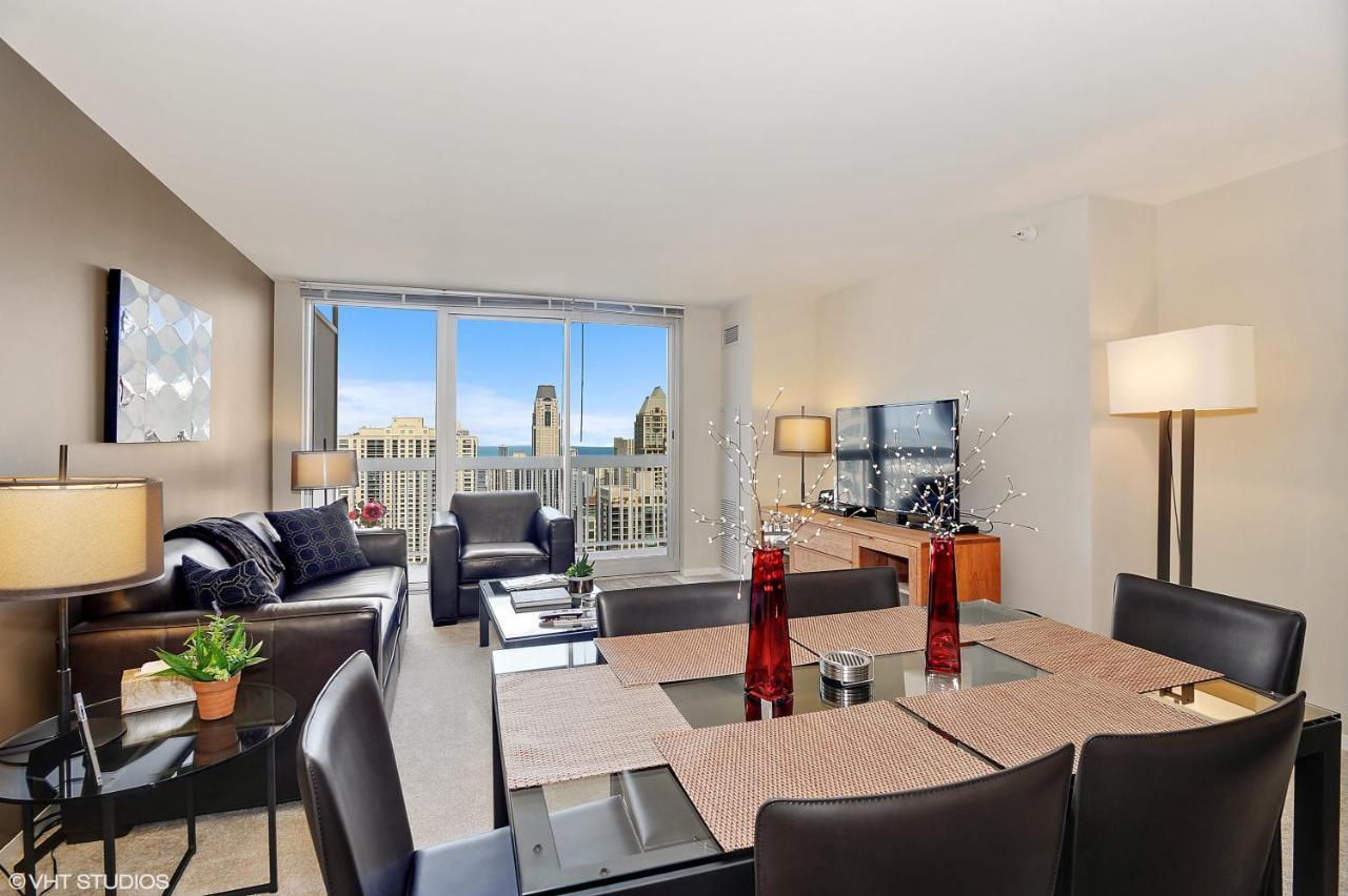 The Penthouse At Grand Plaza Aparthotel Chicago Bagian luar foto